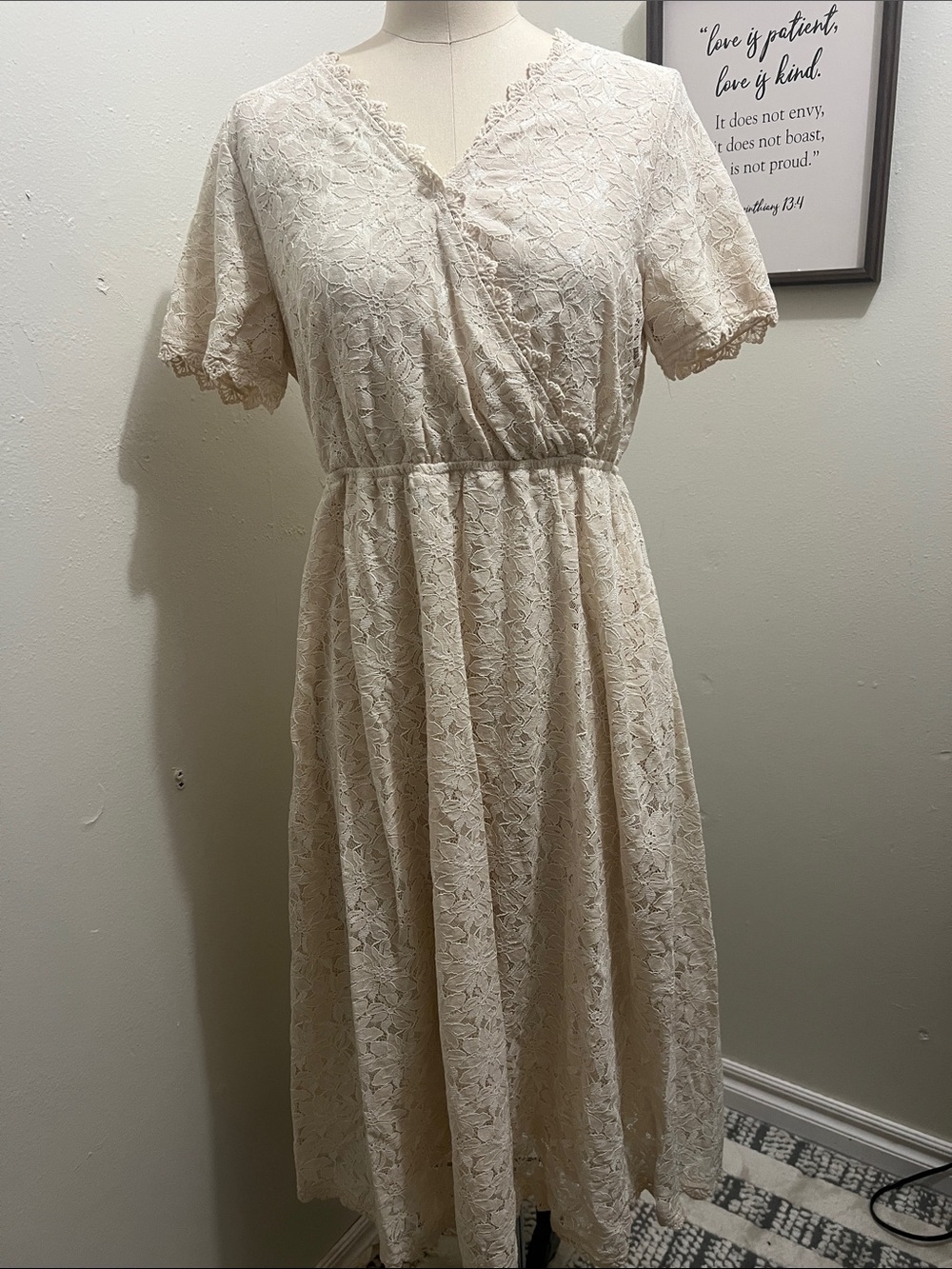 tea n rose Cream Lace Midi Dress with V-Neck
